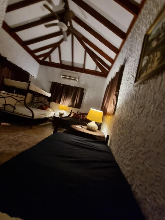 Plasencia Estate Omoa Luaran gambar